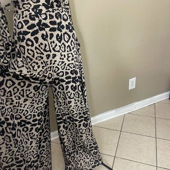 Leopard print wide leg jumpsuit - Picture 3 of 8